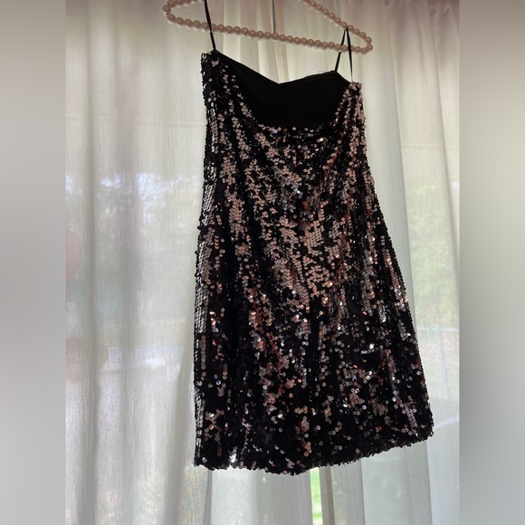 Black & Silver Sequin mini dress - Picture 2 of 5